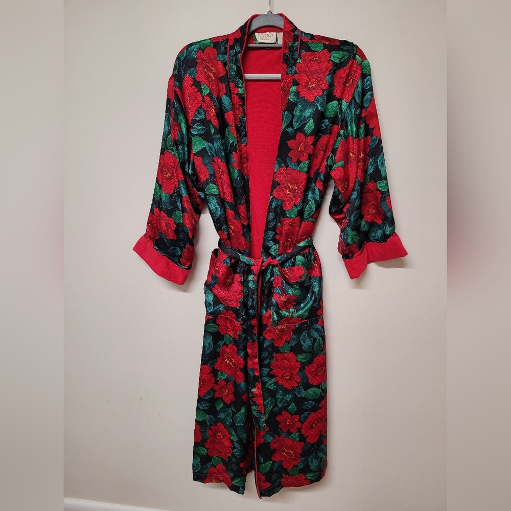 victorias secret Floral Red and Green Women's Robe ,used.zise Sp.